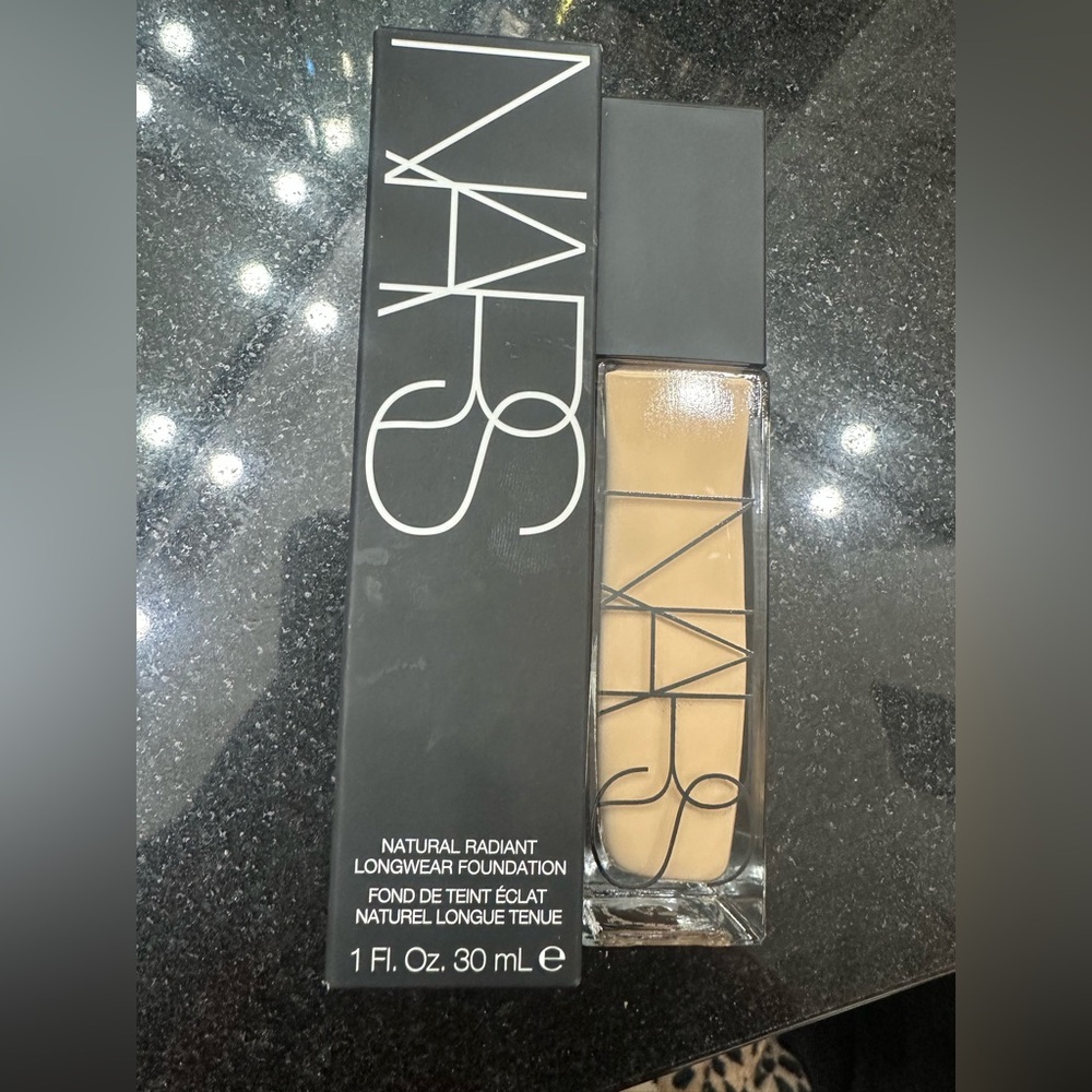 NARS Natural Radiant Longwear Foundation Fiji